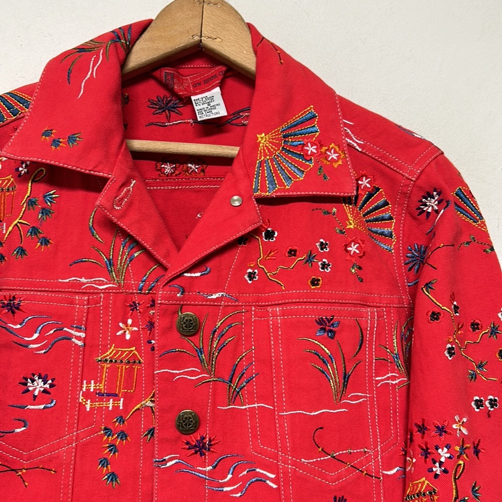 GW Jeans Co Red Floral Asian Inspired Embroidered Jean Jacket Excellent Con.